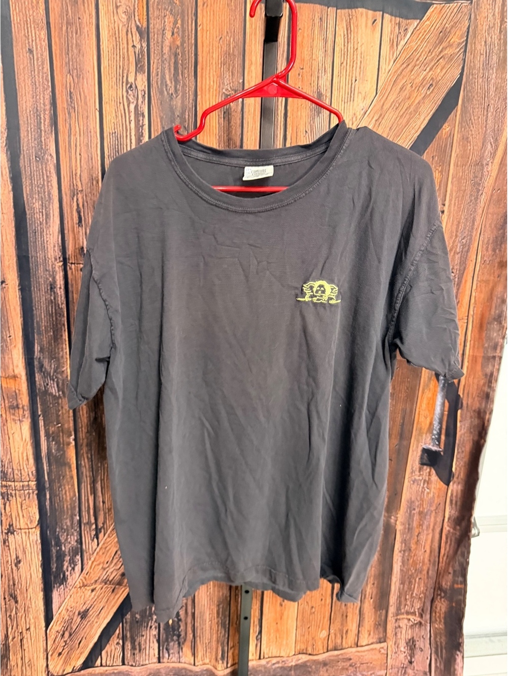 Comfort Colors Men's Black Cotton T-Shirt Large with Yellow Embroidered Angel
